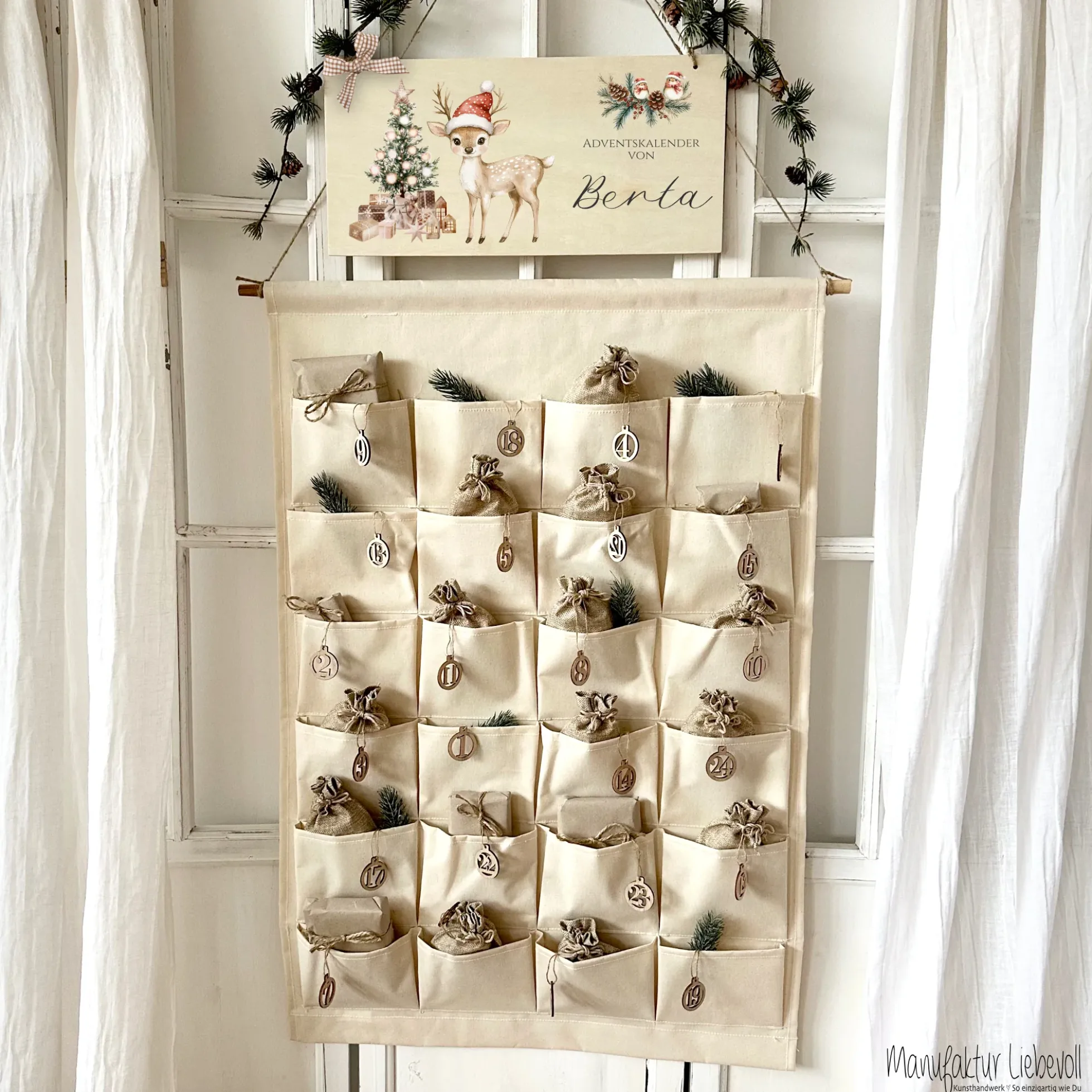 Adventskalender mit Namen aus Stoff mit Reh Motiv Holzschild Zahlen & Jutesäckchen personalisierter Kinder Adventskalender Mädchen Jungen