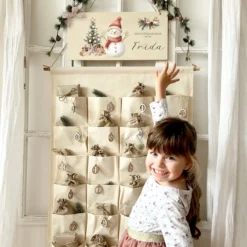 Adventskalender mit Namen Schneemann Holzschild Zahlen & Jutesäckchen Kinder Adventskalender Befüllen für Mädchen Jungen