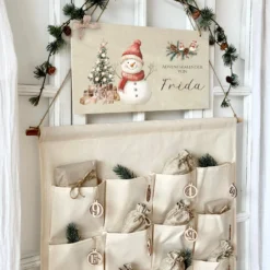 Adventskalender mit Namen Schneemann Holzschild Zahlen & Jutesäckchen Kinder Adventskalender Befüllen für Mädchen Jungen
