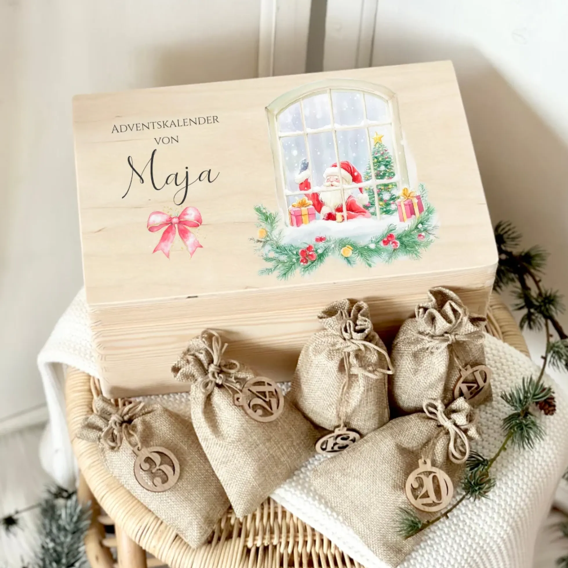 Adventskalender Personalisiert aus Holz zum Befüllen, Adventskiste mit Weihnachtsmann und Namen