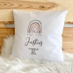 Besondere Geschenkidee für Kinder | Kinderkissen "Regenbogen“ personalisiert mit dem Namen des Kindes | Handgefertigtes Geschenk für Mädchen und Jungen | 5 Motivvarianten zur Auswahl