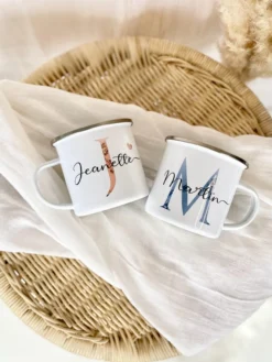 Buchstabentasse mit Namen | Personalisiertes Tassengeschenk für Sie und Ihn in Rosa und Blau | 2 Motivvarianten zur Auswahl