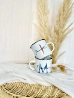 Buchstabentasse mit Namen | Personalisiertes Tassengeschenk für Sie und Ihn in Rosa und Blau | 2 Motivvarianten zur Auswahl