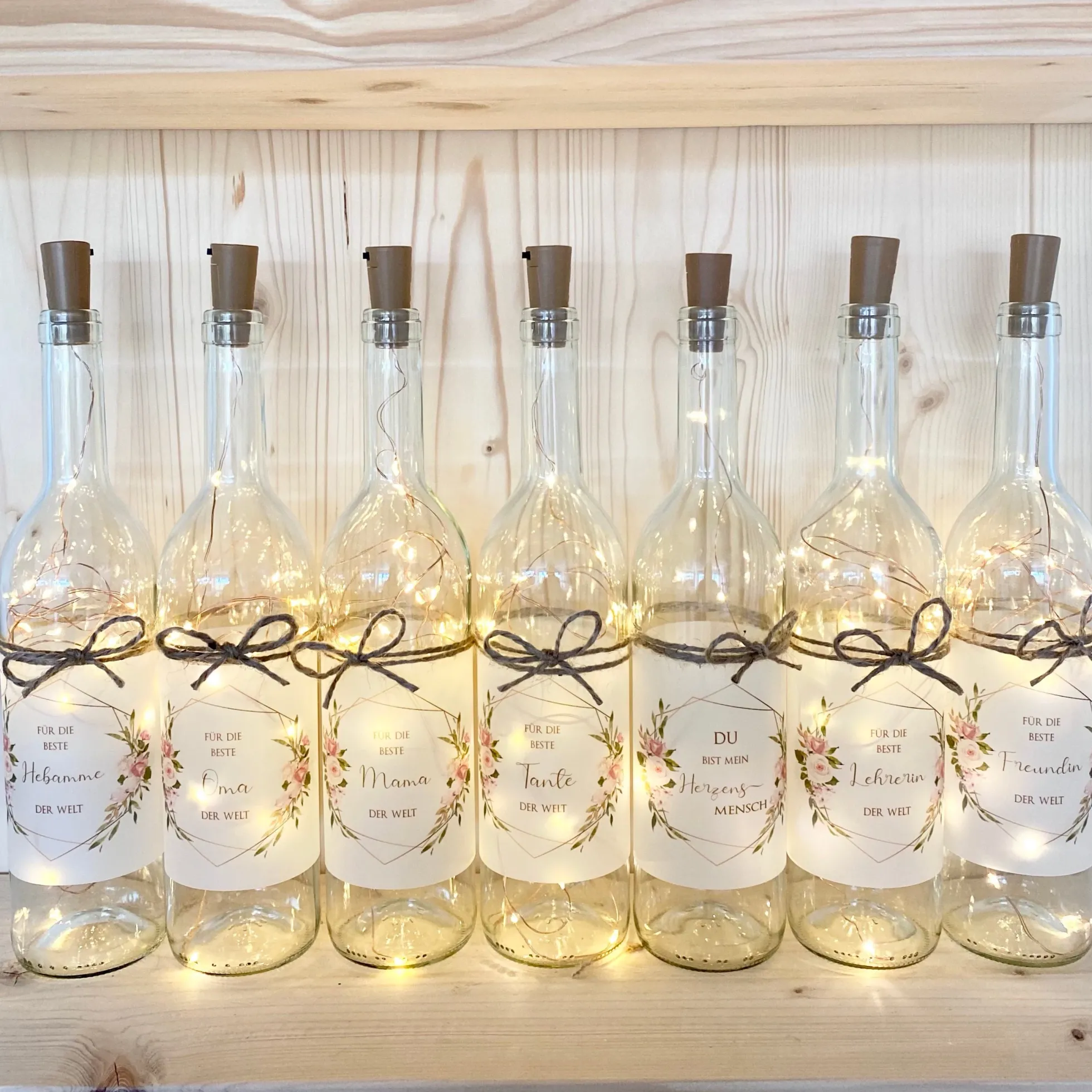 Dekoflasche mit LED Beleuchtung und Spruch "Für die beste Mama der Welt" | Schönes Geschenk für Mütter | Perfekte Geschenkidee zum Muttertag | 3 Motivvarianten zur Auswahl