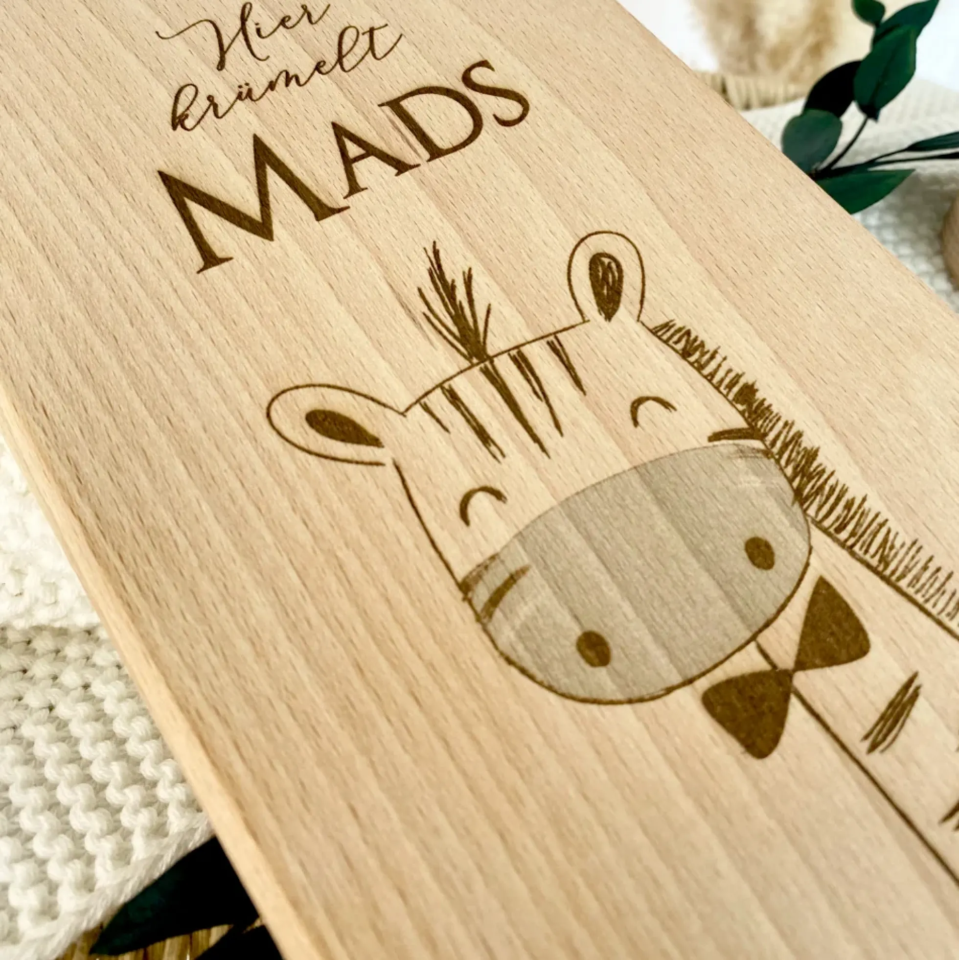 Frühstücksbrett aus Holz "Giraffe" mit Wunschnamen personalisiert