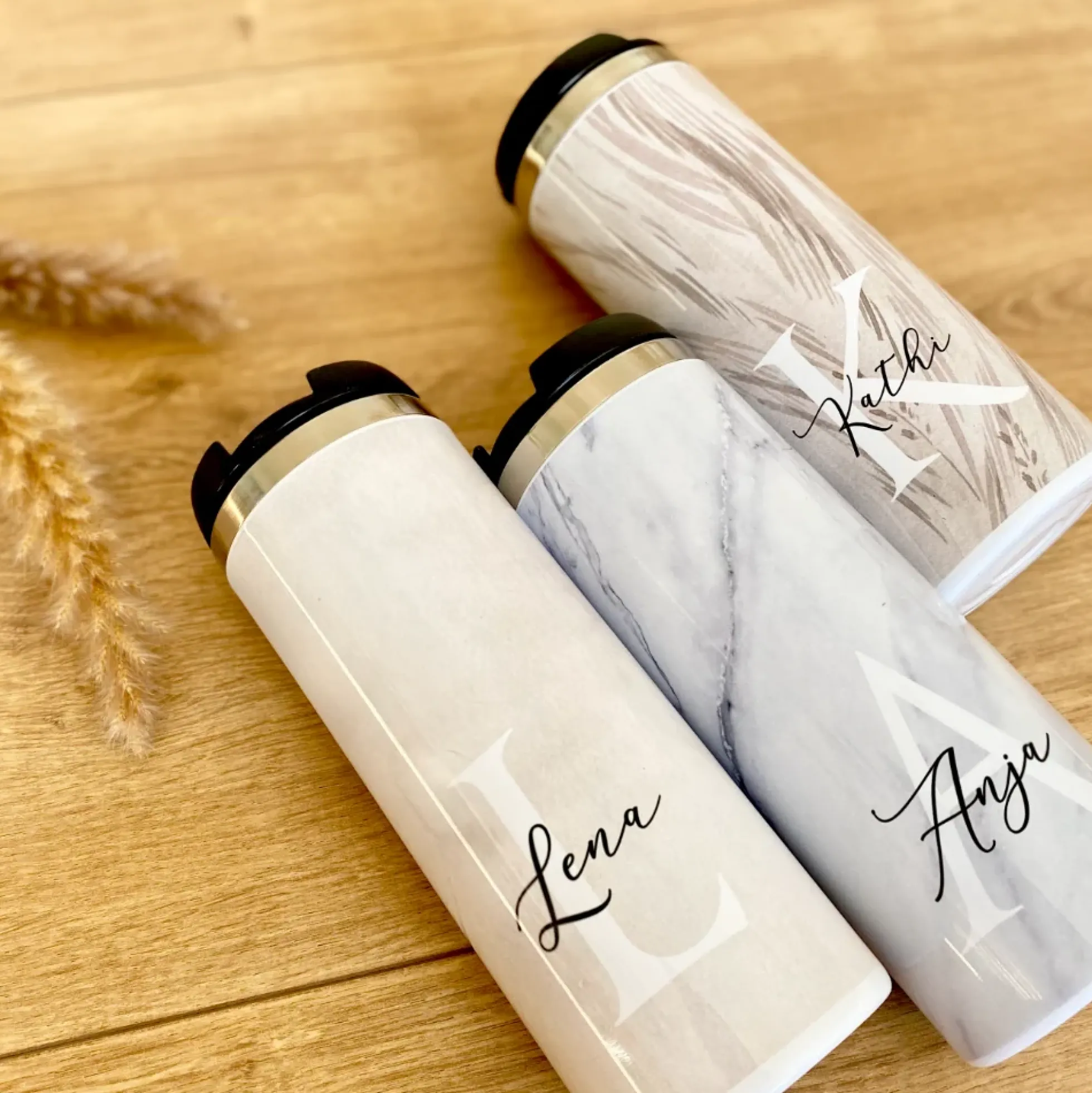 Kaffee to go Thermobecher "Natural" für warme u. kalte Getränke unterwegs | stilvoller Thermobecher personalisiert mit dem Namen und Buchstaben | 5 Farbvarianten zur Auswahl