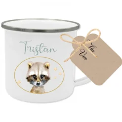 Kindertasse mit Namen und Waschbär | Tasse aus Emaille für Mädchen u. Jungen | Niedlicher Kinderbecher mit Geschenkanhänger | 5 Motivvarianten zur Auswahl