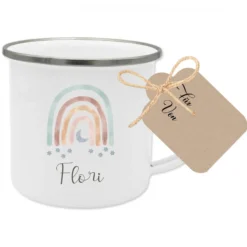 Kindertasse "Regenbogen" mit Namen des Kindes | Tolles Geschenk für Jungen u. Mädchen | Kinderbecher für Kinder als Geschenkidee | Inkl. Geschenkanhänger | 4 Motivvarianten zur Auswahl