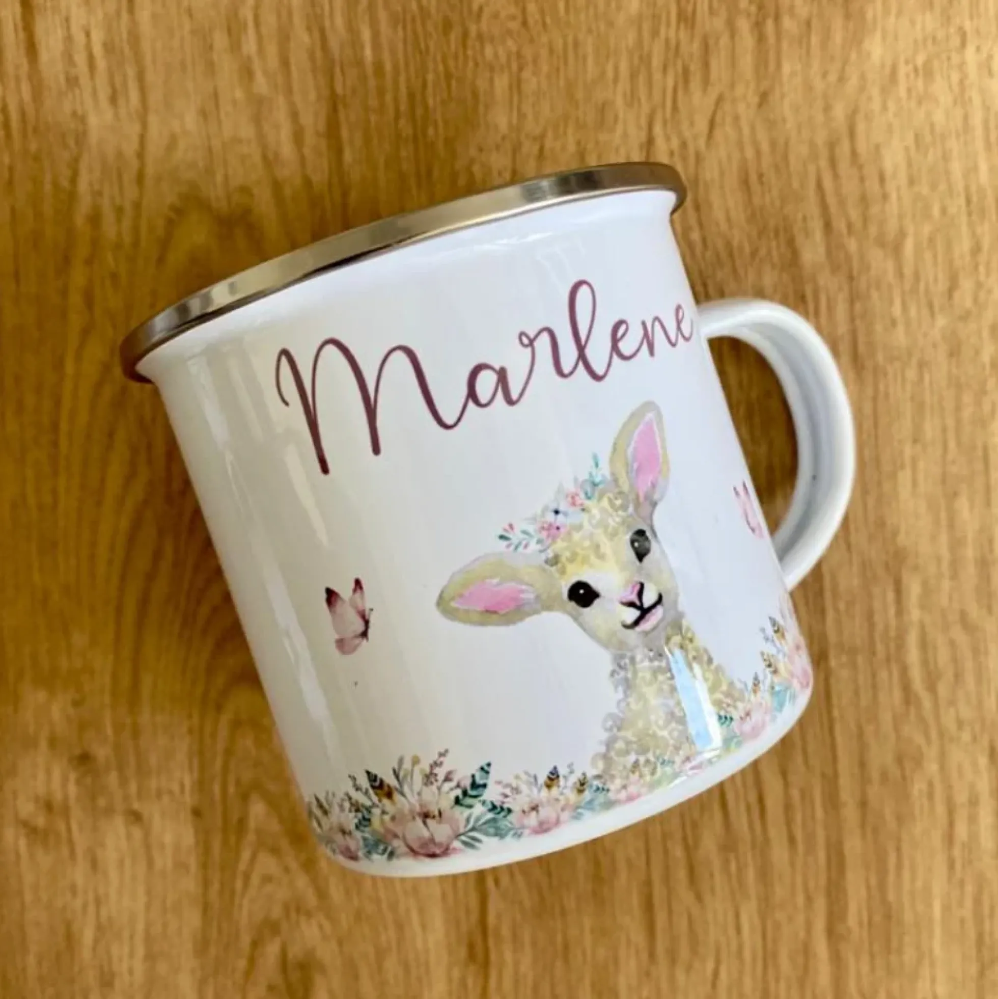 Kindertasse Schaf mit Namen des Kindes | Trinkbecher aus Emaille für Mädchen u. Jungen I Personalisierte Tasse als tolles Geschenk | 4 Motivvarianten zur Auswahl