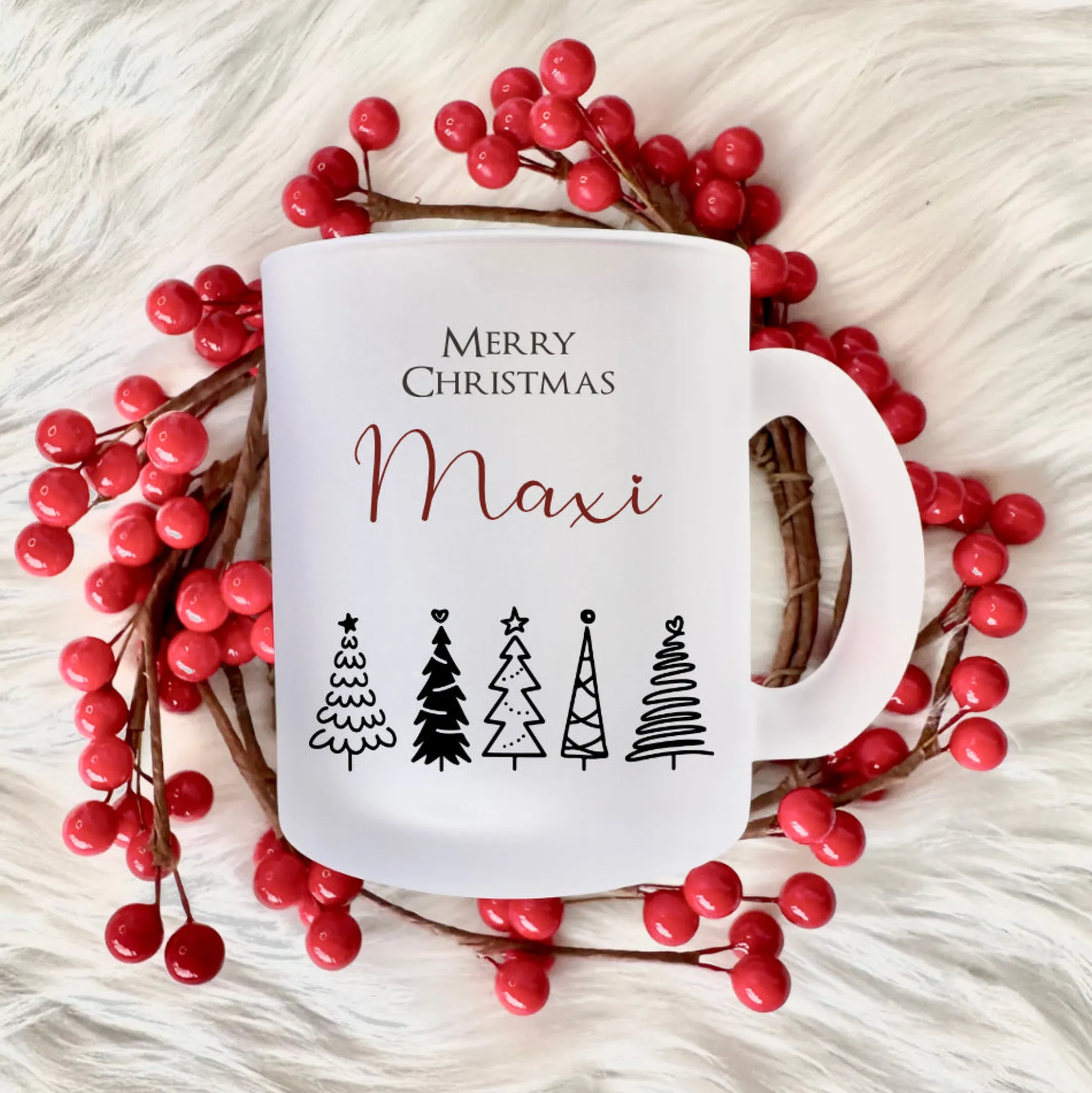 Merry Christmas Glasasse mit dem Namen personalisiert und Tannen gestaltet