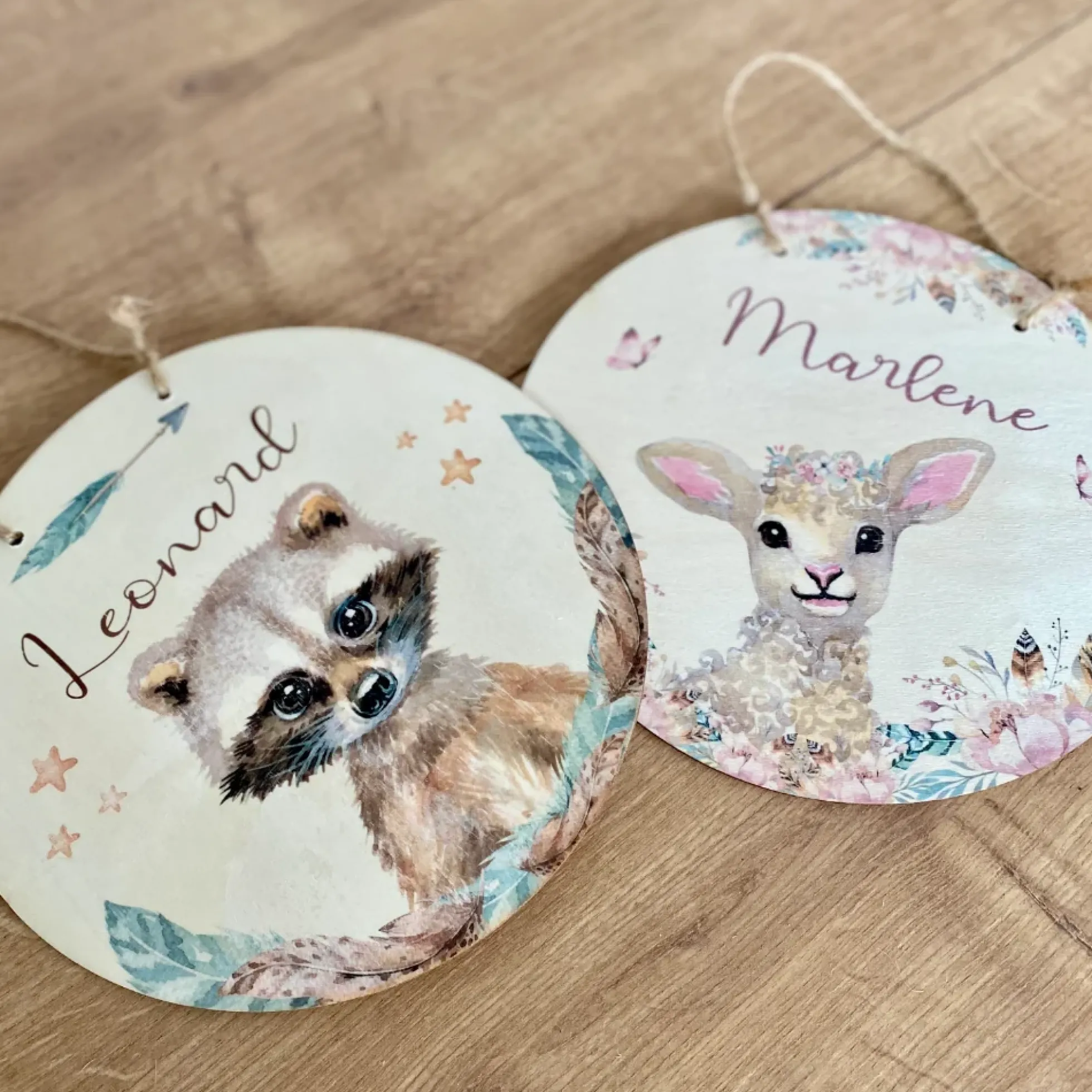 Namensschild "Waschbär" für das Kinderzimmer | Personalisiertes Türschild für Mädchen u. Jungen | 11 weitere Motivvarianten als Geschenk zur Auswahl