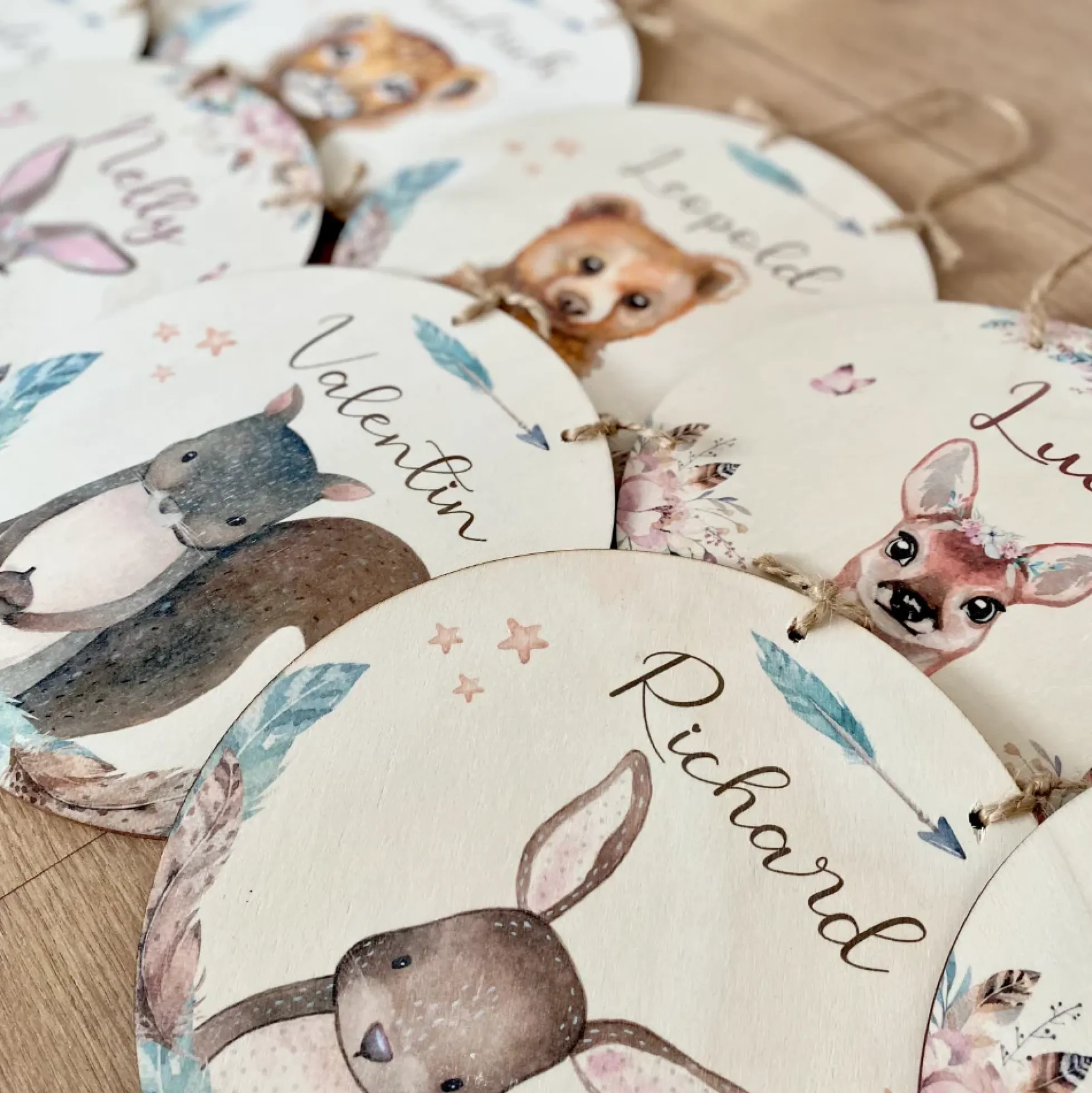 Namensschild "Waschbär" für das Kinderzimmer | Personalisiertes Türschild für Mädchen u. Jungen | 11 weitere Motivvarianten als Geschenk zur Auswahl