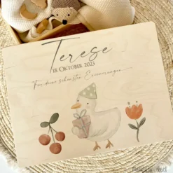 Personalisierte Erinnerungsbox aus Holz | Holzkiste als Geschenk für Andenken mit Motiv Gans