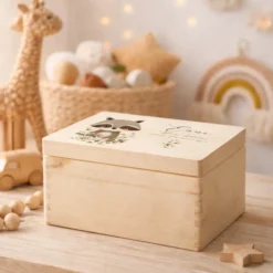Personalisierte Erinnerungsbox aus Holz mit Namen – Süße Waldtiere Motive im Boho-Stil – Erinnerungskiste zur Geburt & Taufe