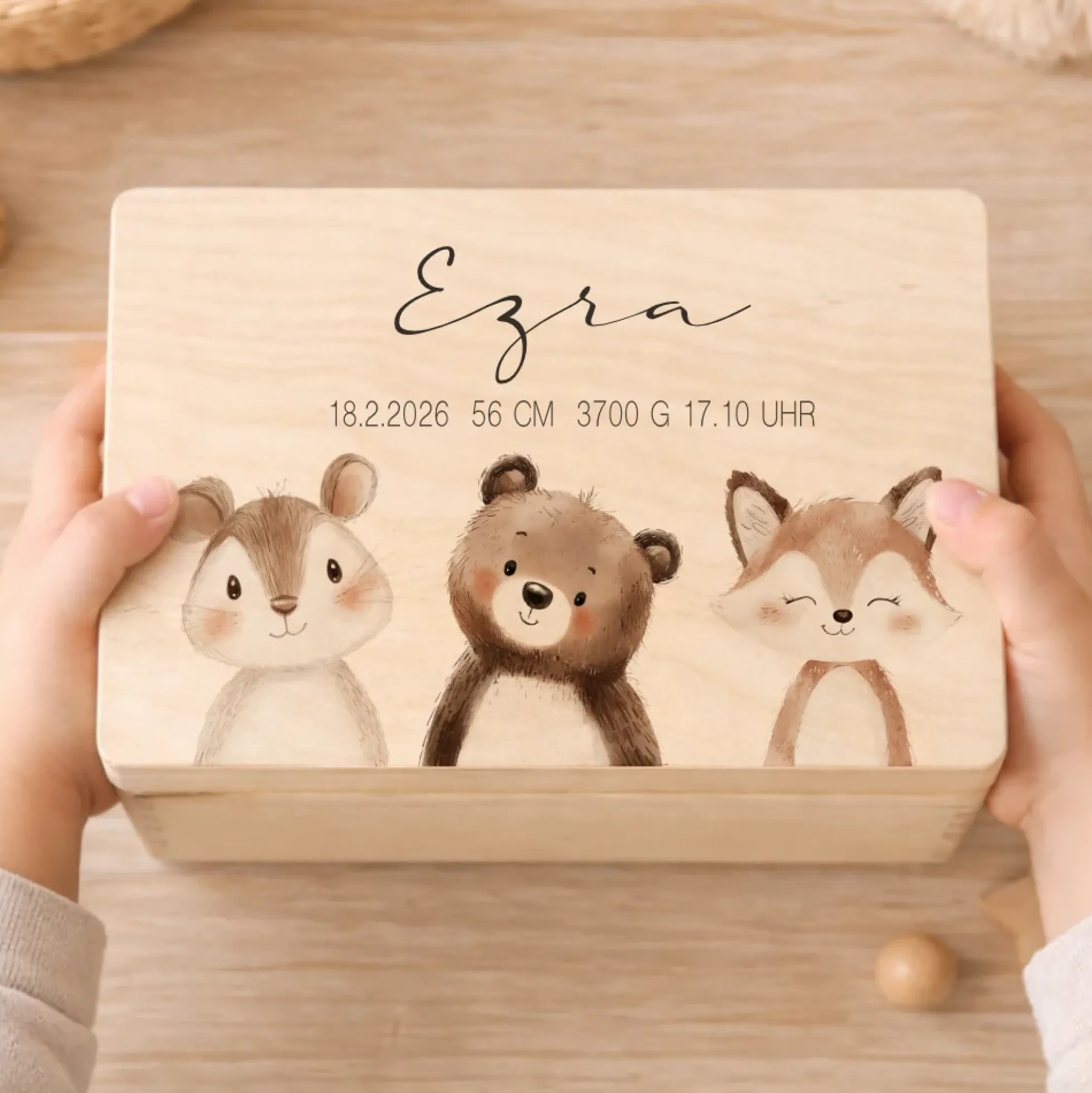 Personalisierte Holzkiste mit Name – Erinnerungskiste für Baby & Kind – Geschenk zur Geburt oder Taufe – 2 Motive & 2 Größen