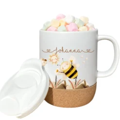 Personalisierte Kindertasse mit Namen – Keramiktasse mit Korkboden & Deckel | 14 Motive zur Auswahl