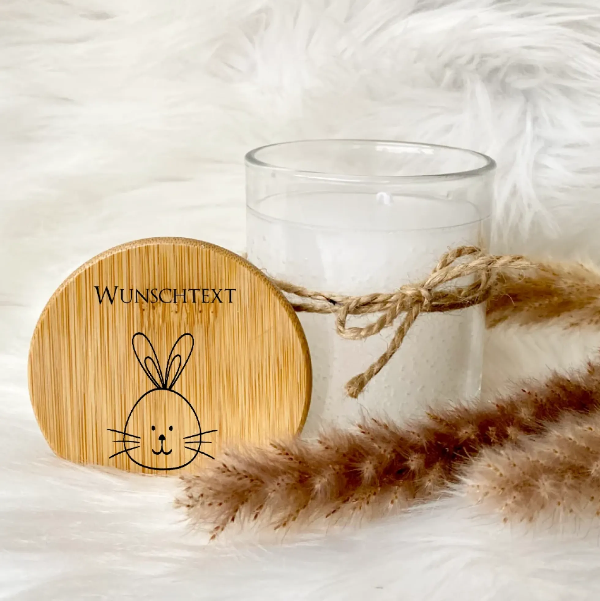 Personalisierte Oster - Duftkerze im Glas mit Wunschtext als Ostergeschenk