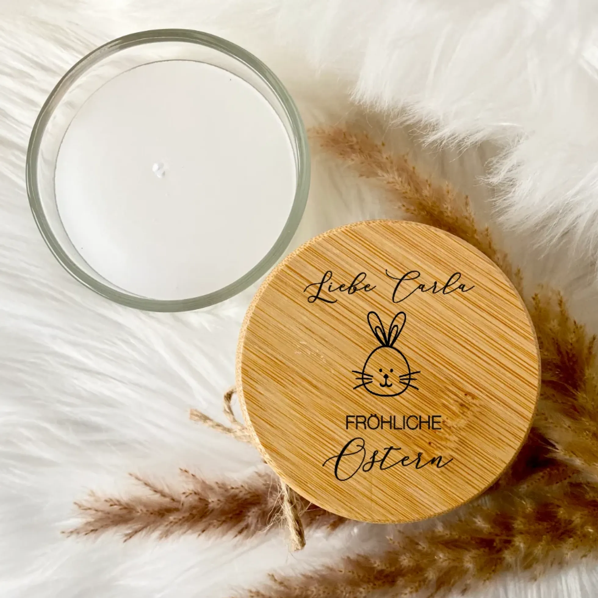 Personalisierte Oster - Duftkerze im Glas "Fröhliche Ostern" mit Namen als Ostergeschenk