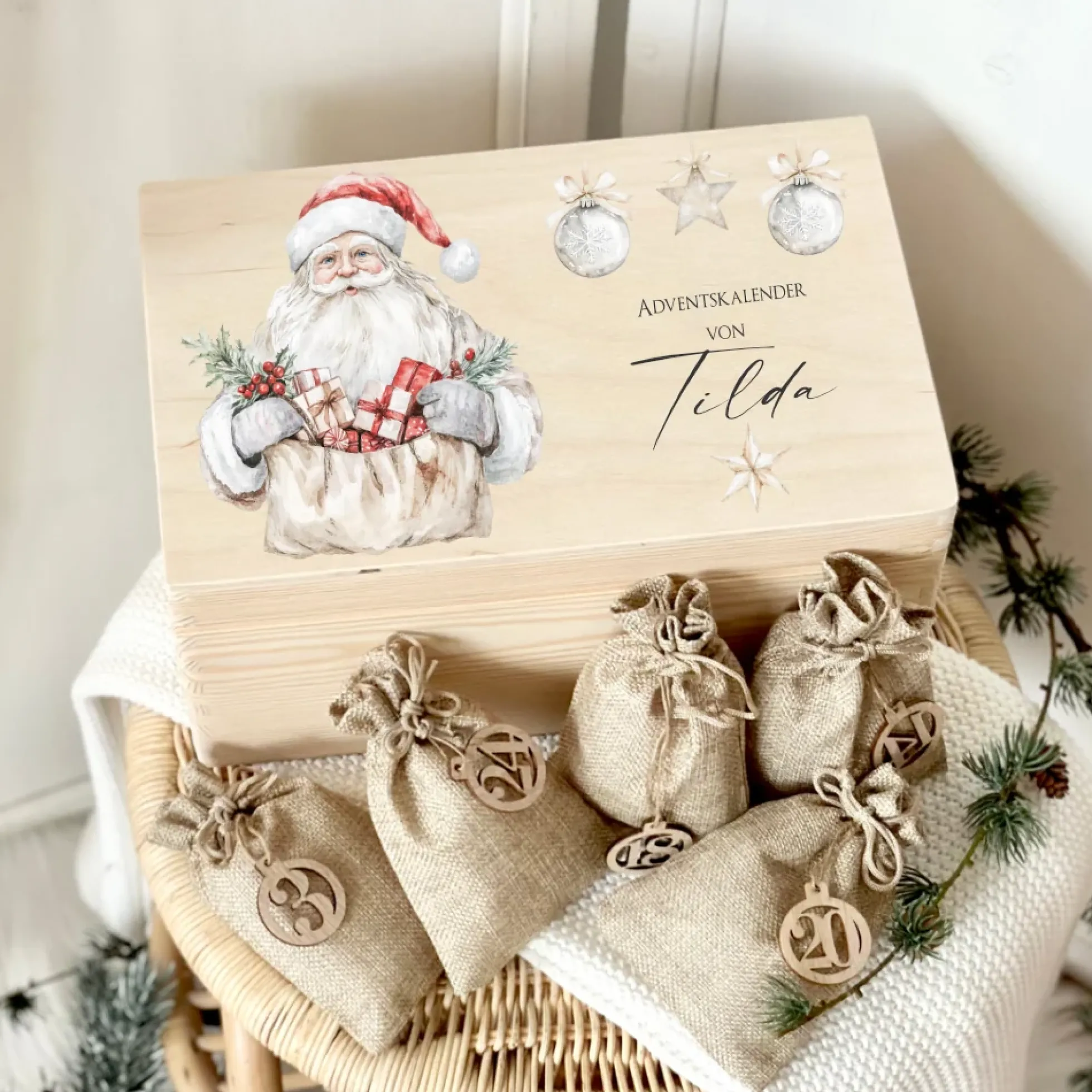 Personalisierter Adventskalender, Adventskiste mit Namen, Holzkiste, Motiv: Weihnachtsmann
