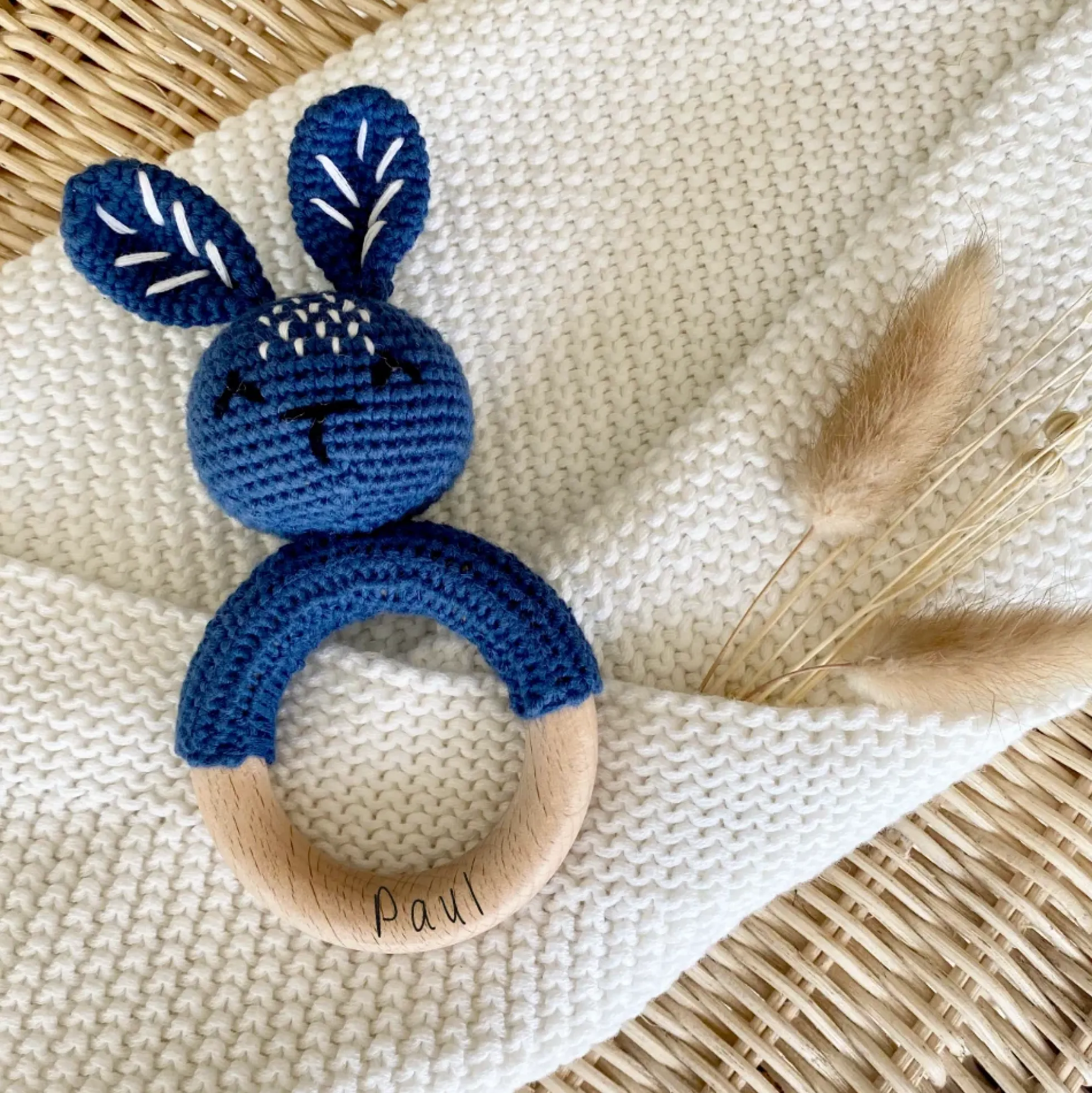Personalisierte Rassel aus Baumwolle u. Holz für Babys, Greifring mit Namen für Neugeborene