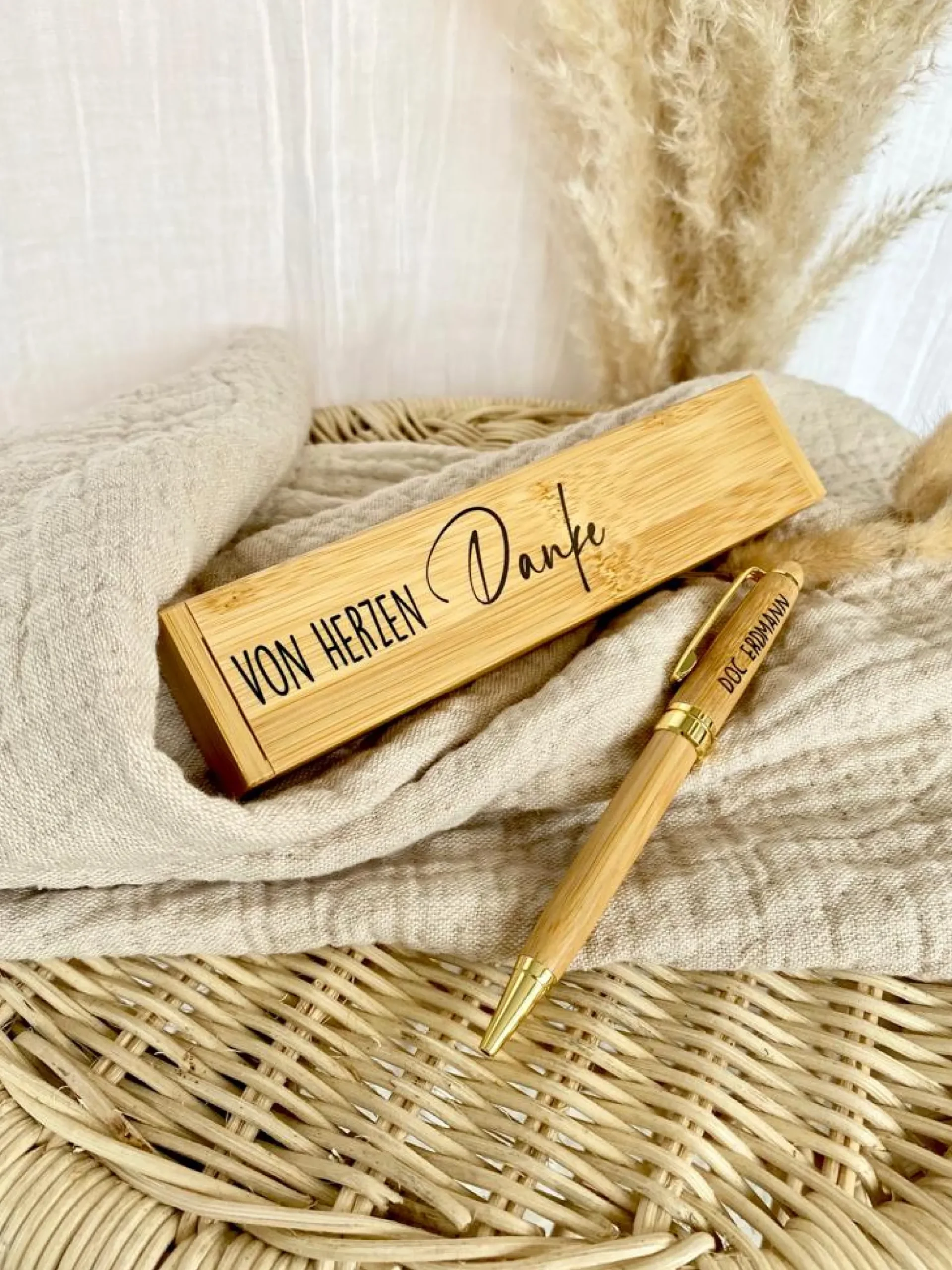 Personalisierter Kugelschreiber "Von Herzen Danke" mit Wunschnamen und Bambus Etui