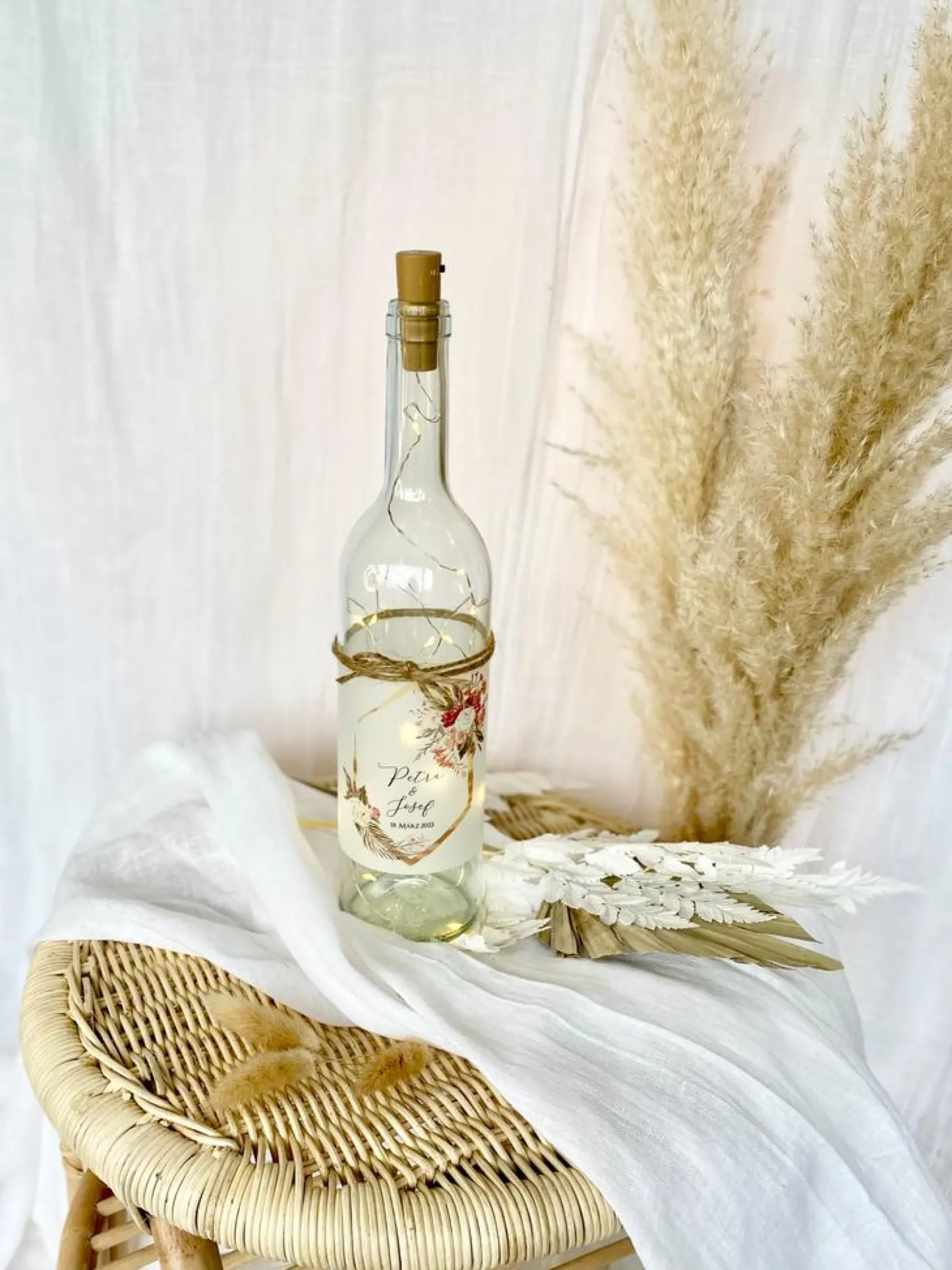 Personalisiertes Flaschenlicht zur Hochzeit | Besonderes Hochzeitsgeschenk | Handgefertigt mit den Namen des Paares und dem Hochzeitsdatum
