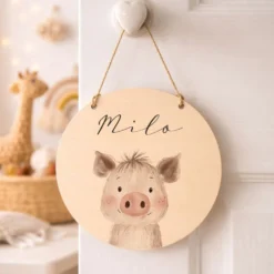 Personalisiertes Holzschild für Kinderzimmer – Türschild aus Holz mit Name & Tiermotiv – Geschenk zur Geburt & Taufe