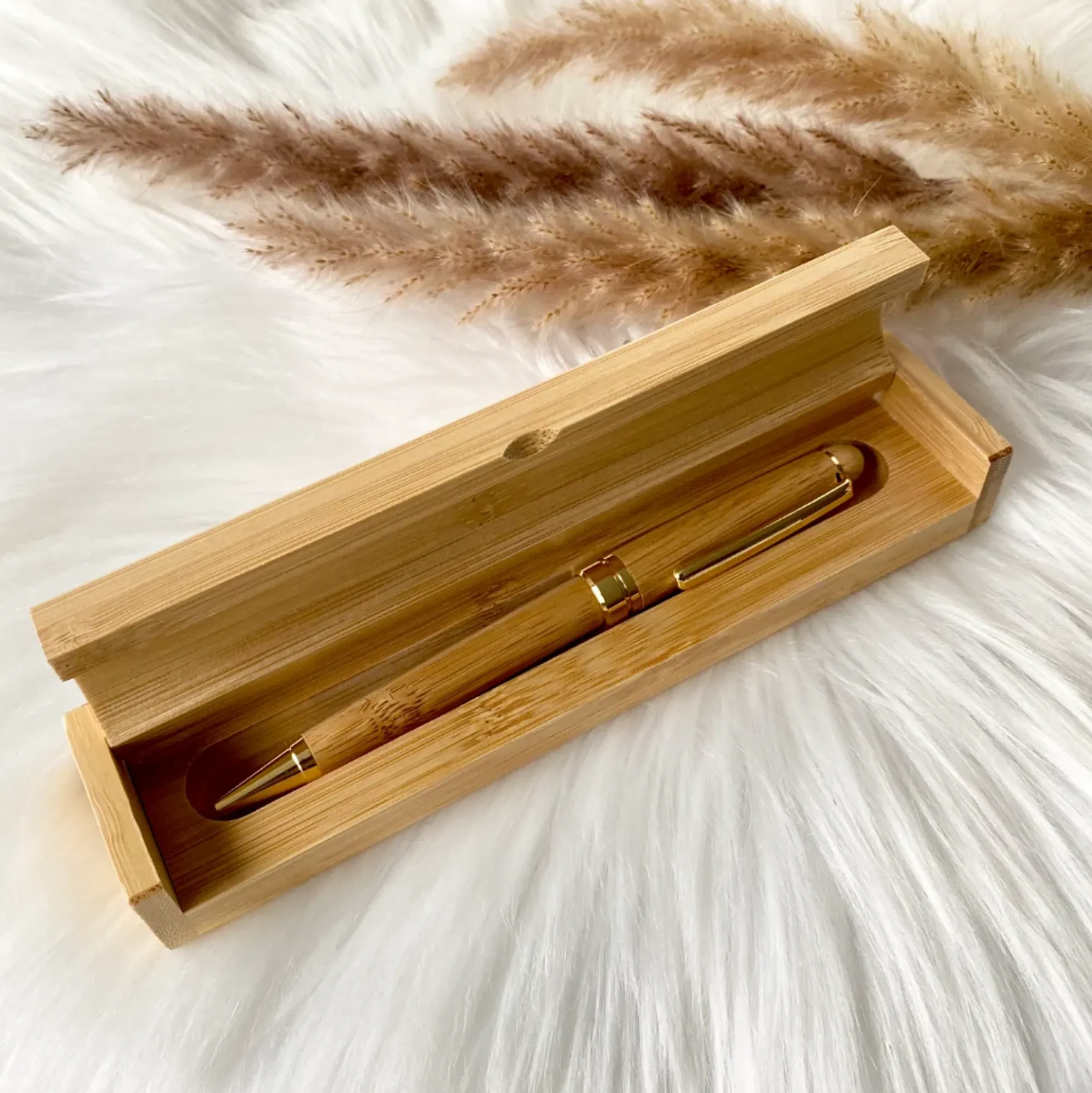 Personalisiertes Kugelschreiber Set "Alles Liebe" mit Wunschnamen und Bambus Etui