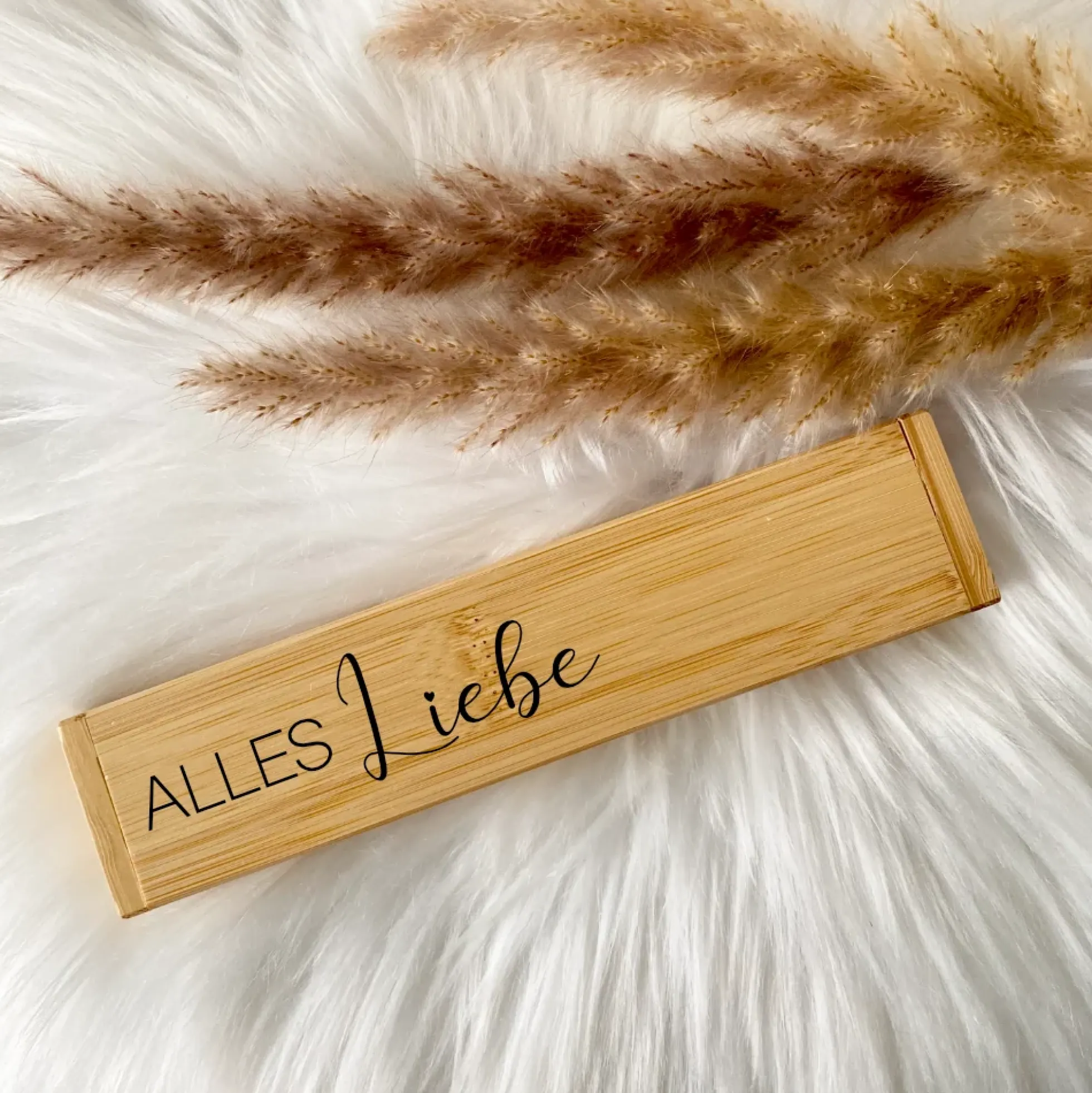 Personalisiertes Kugelschreiber Set "Alles Liebe" mit Wunschnamen und Bambus Etui