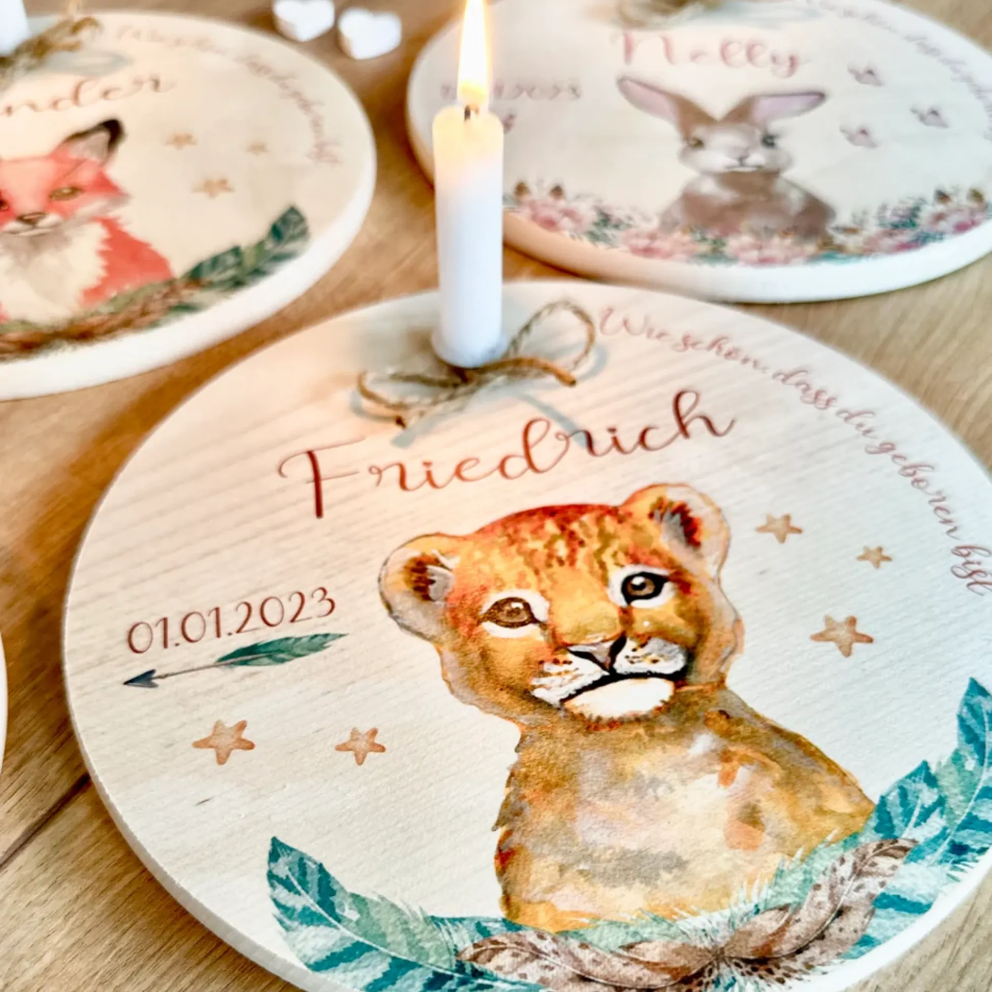 Regenbogen Geburtstagsteller für Kinder | Personalisierter Kerzenteller aus Holz für Mädchen und Jungen + Kerze | Geschenkidee zur Geburt, Taufe, Kindergeburtstag | weitere Motive zur Auswahl