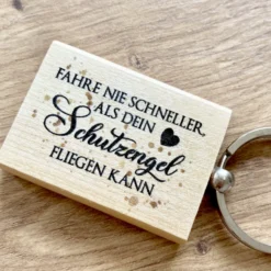 Schlüsselanhänger aus Holz "Schutzengel" | Besonderes Geschenk zum Führerschein u. die Fahrerlaubnis