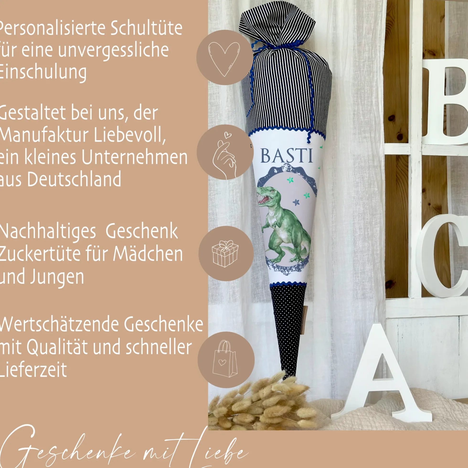 Schultüte "Dinosaurier" aus blauem Stoff | Personalisiert mit dem Namen für Jungen | Optional mit Füllkissen und Spitzenschutz