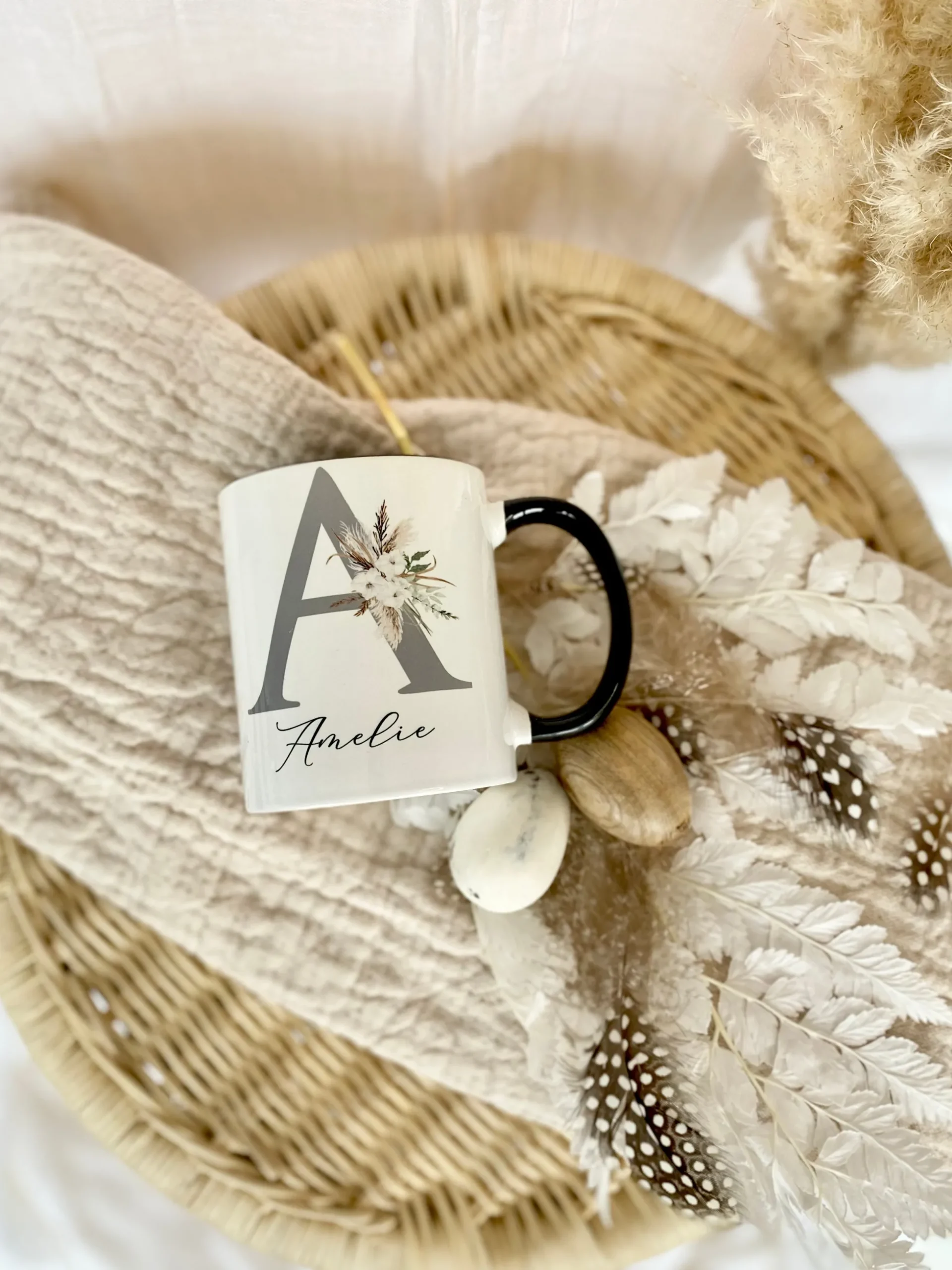 Tasse mit Buchstaben und Namen für Frauen | Keramiktasse mit floralem Motiv