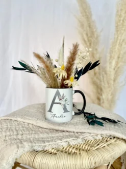 Tasse mit Buchstaben und Namen für Frauen | Keramiktasse mit floralem Motiv