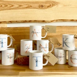 Tasse mit Buchstabe und Name für Sie und Ihn | Kaffeetasse aus Keramik | 2 Motivvarianten zur Auswahl