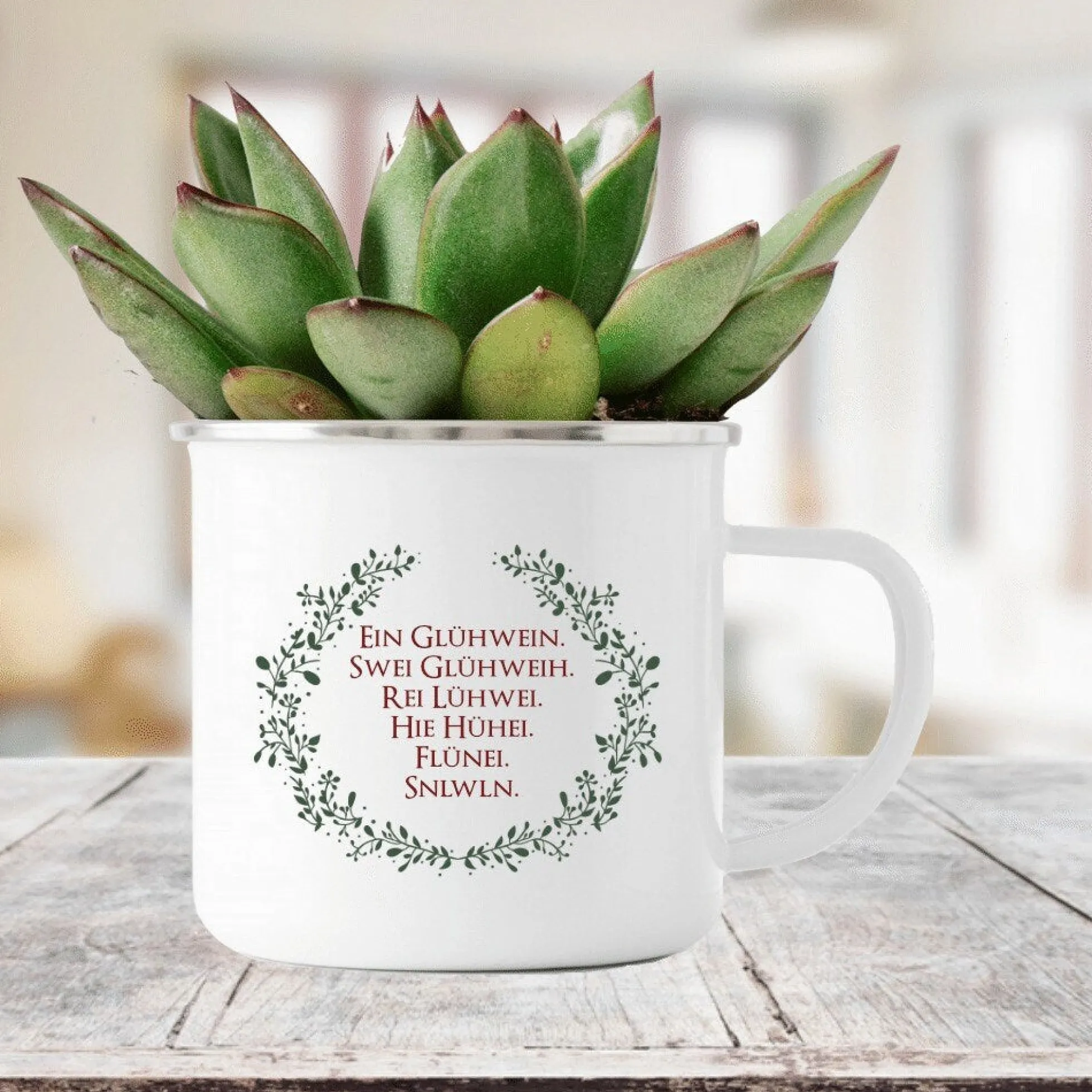 Tasse mit Spruch "Ein Glühwein, Swei Glühweih" | Originelle Glühweintasse aus Emaille | Kreatives Weihnachtsgeschenk