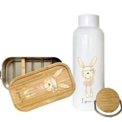 Trinkflasche mit Hasen u. Namen für Kinder | Personalisiertes Geschenk für Mädchen u. Jungen mit Häschen | 500 ml Isolierflasche aus Edelstahl mit Bambusdeckel |  Als Set verfügbar mit Brotdose