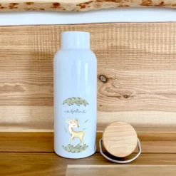 Trinkflasche mit mit Reh u. Namen für Kinder | Personalisiertes Geschenk für Mädchen | 500 ml Isolierflasche aus Edelstahl mit Bambusdeckel | Als Set verfügbar mit Brotdose