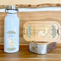 Trinkflasche mit mit Reh u. Namen für Kinder | Personalisiertes Geschenk für Mädchen | 500 ml Isolierflasche aus Edelstahl mit Bambusdeckel | Als Set verfügbar mit Brotdose