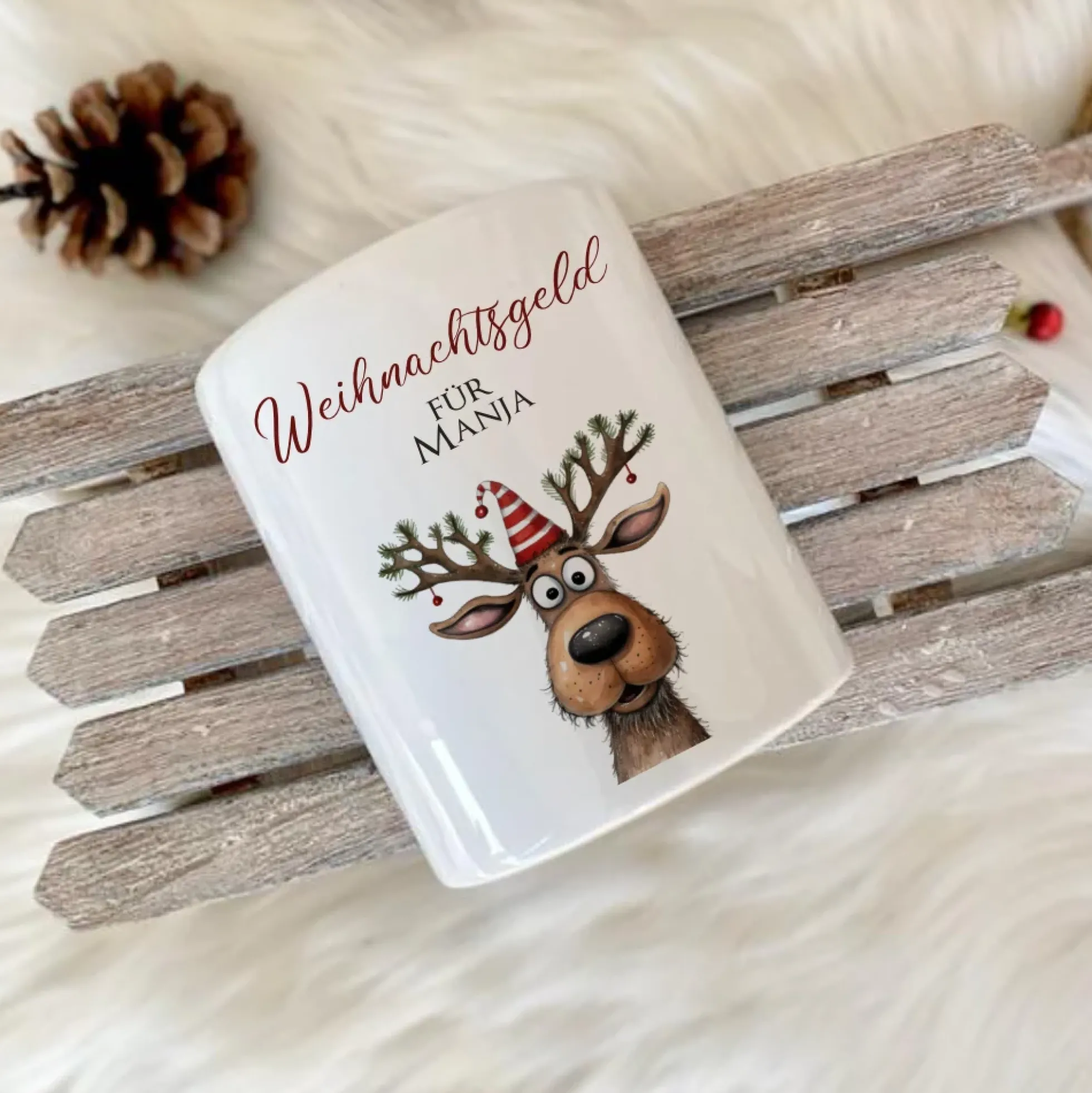 Weihnachtsgeld Spardose mit Rentier und dem Namen personalisiert