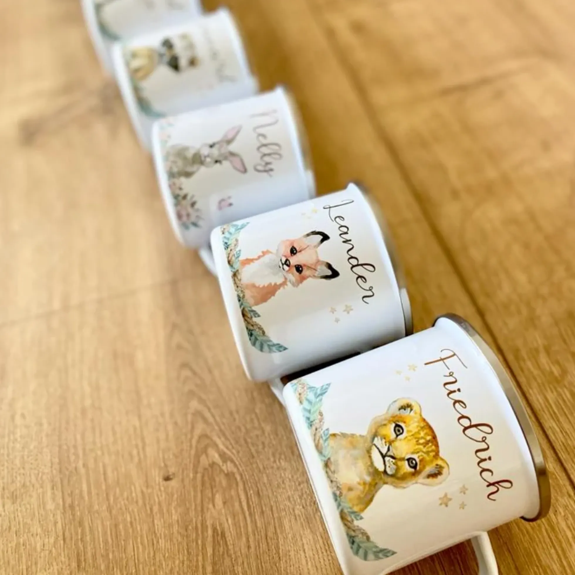 Zauberhafte Einhorn Tasse mit Namen des Kindes | Emaille Trinkbecher für Mädchen I Personalisierte Kindertasse als besonderes Geschenk | 7 Motivvarianten zur Auswahl
