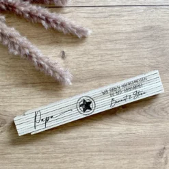 Zollstock "Papa wir haben nachgemessen" personalisiert mit Namen des Kindes / der Kinder | Geschenk für Väter mit Spruch | Meterstab aus Holz